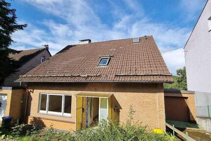 GEPFLEGTES ZWEI BIS DREIFAMILIENHAUS MIT GARTEN UND GARAGE IN SOLINGEN RUHIG GELEGEN 8 zimmer