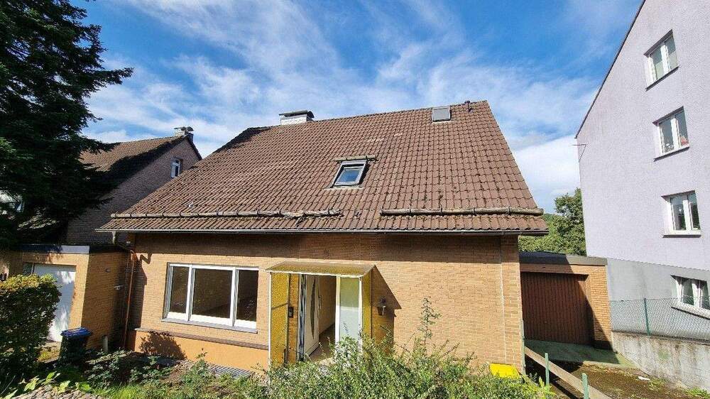 GEPFLEGTES ZWEI BIS DREIFAMILIENHAUS MIT GARTEN UND GARAGE IN SOLINGEN RUHIG GELEGEN 8 zimmer