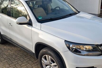 VW Tiguan 127.500 km 13.250 &euro; Solingen 42659