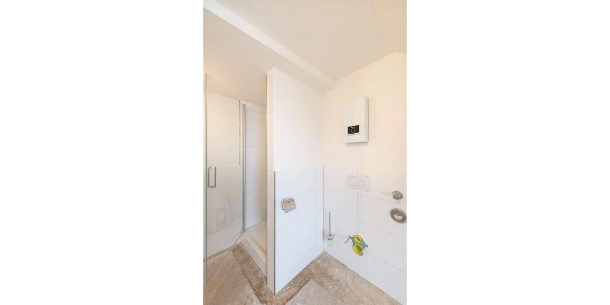 * Erstbezug nach Modernisierung * 2 Zimmer + Wohnküche + Hobbyraum & Balkonoption * 2 zimmer