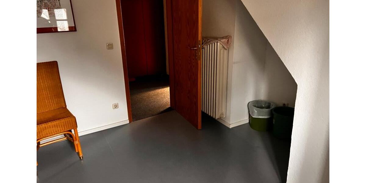 Dachgeschoss komplett zu mieten 100QM zimmer