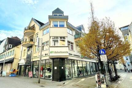 Großzügige 3,5-Zimmer-Dachgeschosswohnung mit Balkon, zwei Bädern und Ausbaupotenzial im Dachboden 3 zimmer