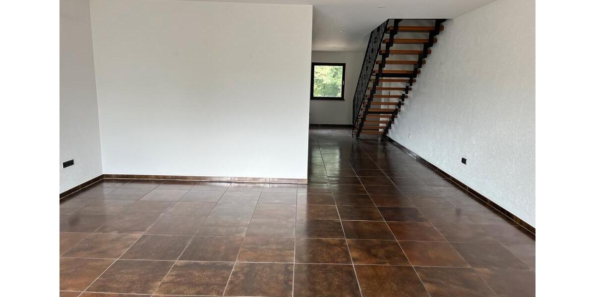 Schöne 5 Zimmer Maisonette Wohnung in Bergisch Gladbach Schildgen zimmer