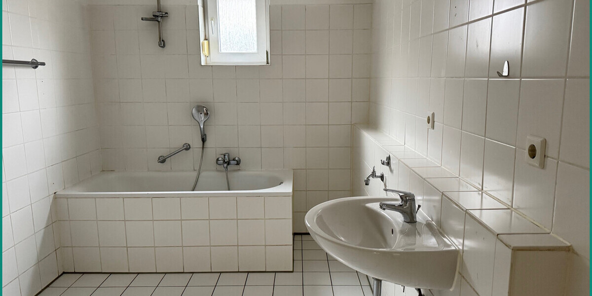 DREIFAMILIENHAUS IM STADTZENTRUM VON REMSCHEID – 2 WOHNEINHEITEN VERMIETET – MÖGLICHKEIT ZUM EIGENNUTZ - Mehrfamilienhaus, Wohnhaus Remscheid Alt-Remscheid | Angebot:27258853