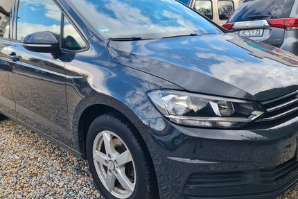 VW Touran 97.000 km 12.999 &euro; Düsseldorf 40549
