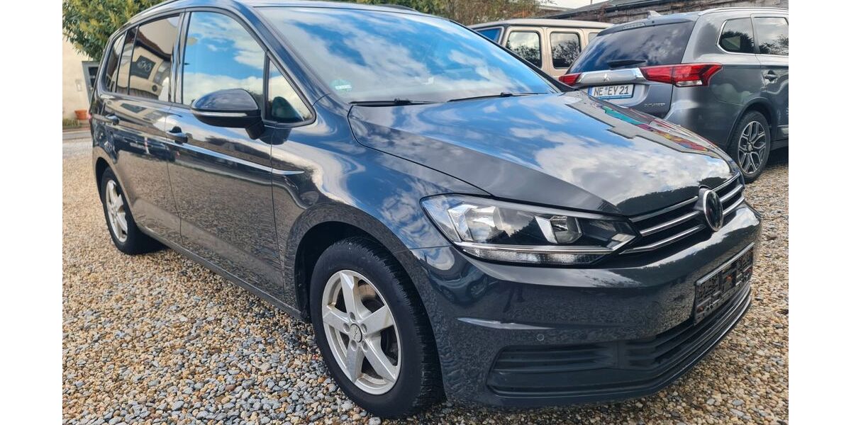 VW Touran 97.000 km 12.999 &euro; Düsseldorf 40549