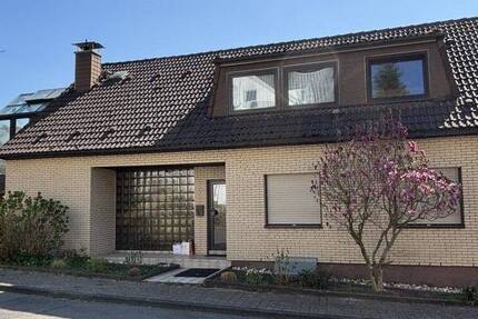 Odenthal: Provisionsfrei investieren - Wohnhaus mit 2 Einheiten unter Verkehrswert 8 zimmer