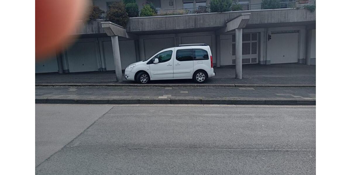 Zentrale, helle 2,5-Zi ETW mit 56m² im Vierfamilienhaus 2.5 zimmer