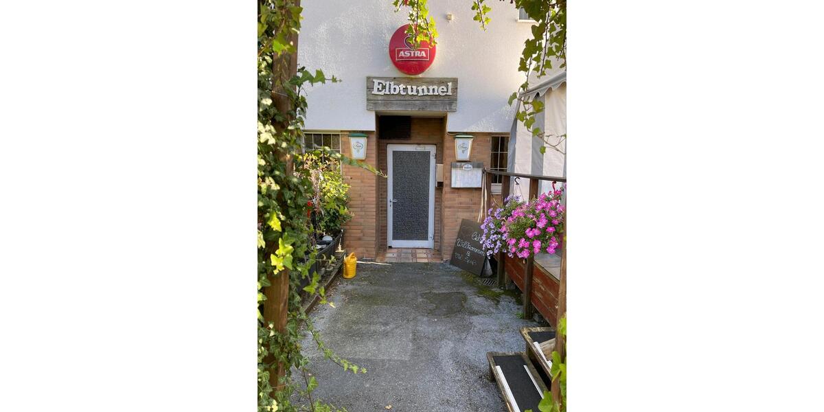 Kegelbahn mit Gaststätte und Inventar 