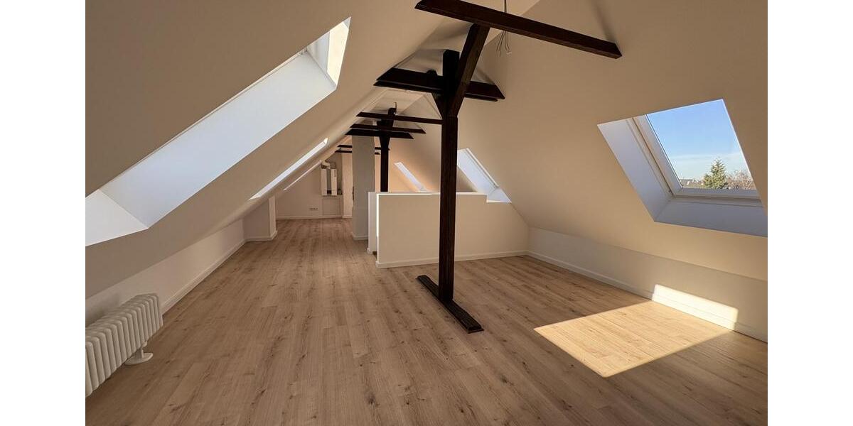 Dachgeschoßwohnung Düsseldorf Pempelfort - 3 Zimmer, 85 m&sup2;, 1.715&euro; | Angebot:25718773