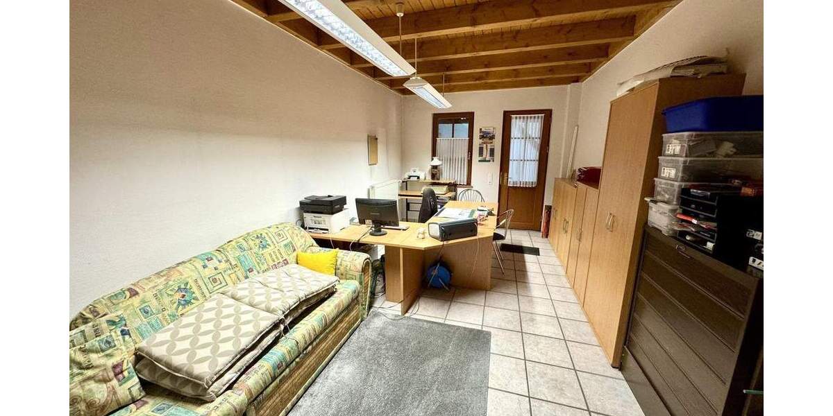 Großes Einfamilienhaus mit Einliegerwohnung und Nebenhaus in Quettingen 6 zimmer