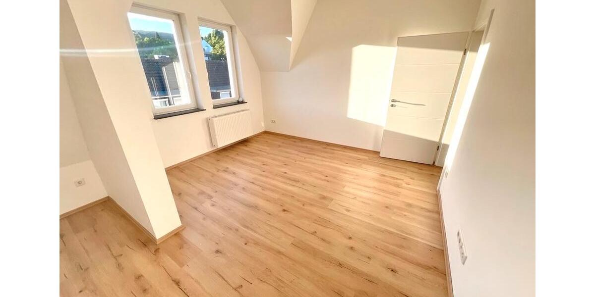 Wunderschöne 4 Zimmerwohnung mit Balkon, erster Monat mietfrei 4 zimmer