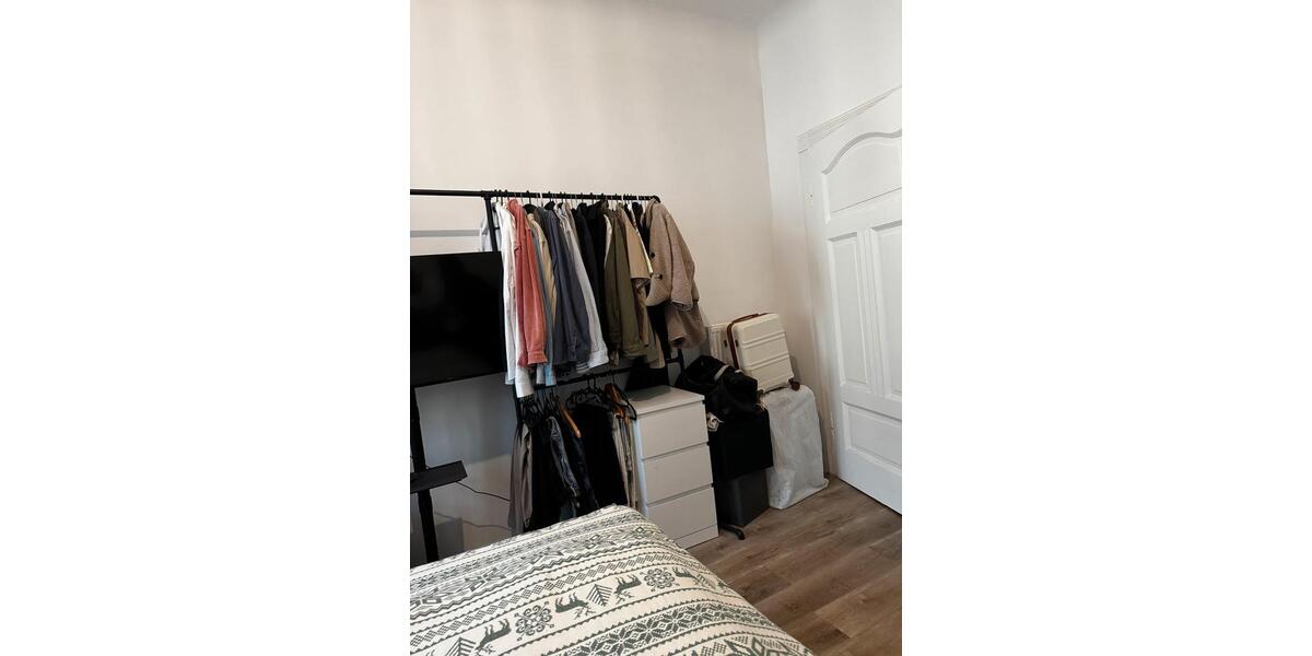 Möbliertes WG-Zimmer in 84 m² Wohnung zur Untermiete – Düsseldorf 1 zimmer