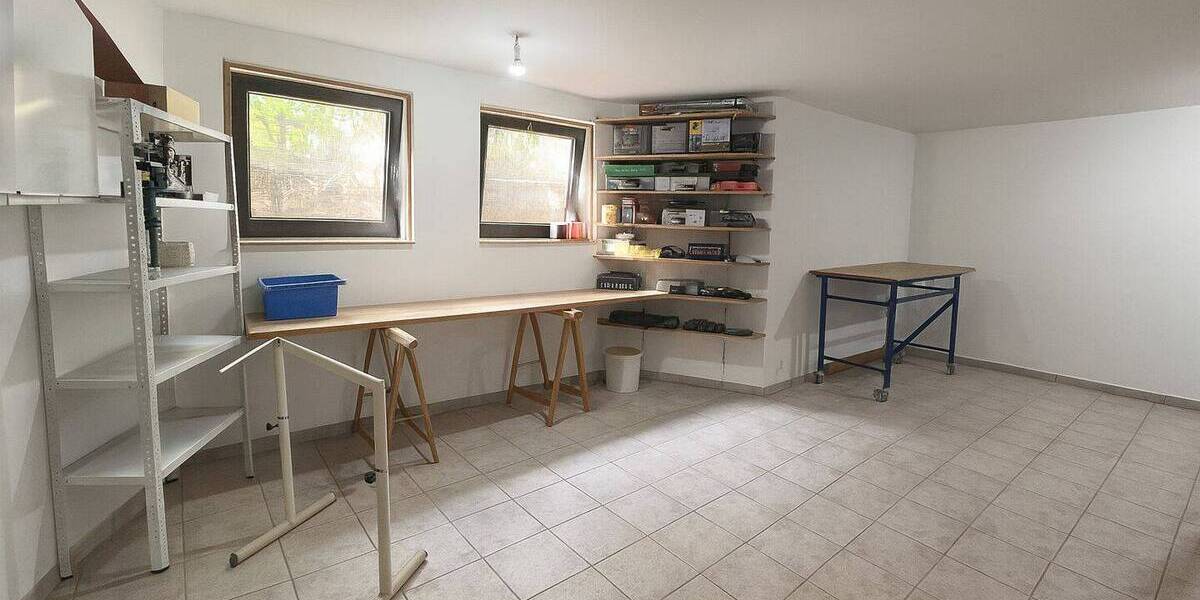 Praktisches Zweifamilienhaus mit Ausblick ins Grüne 6 zimmer