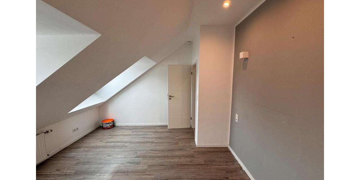 Dachgeschoßwohnung Wuppertal Gemarkung Elberfeld - 3.5 Zimmer, 80 m&sup2;, 800&euro; | Angebot:26413541