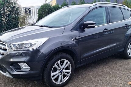 Ford Kuga 77.980 km 14.980 &euro; Düsseldorf 40589