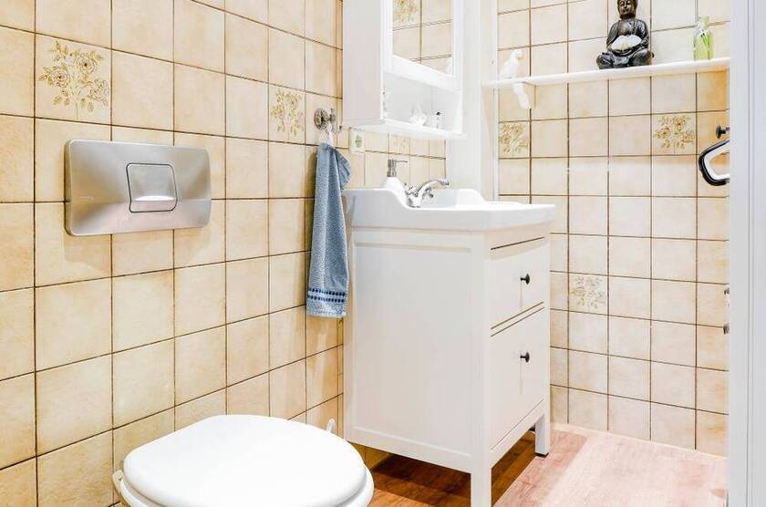 Doppelhaushälfte in ruhiger Sackgassenlage * ca. 180 m² Wohn-Nutzfläche * 5 Zimmer * Kaminofen * Einbauküche * Garte...