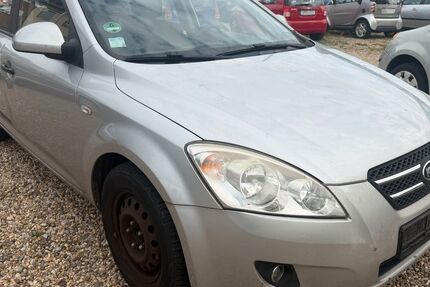 Kia ceed / Ceed 185.700 km 950 &euro; Leverkusen 51371