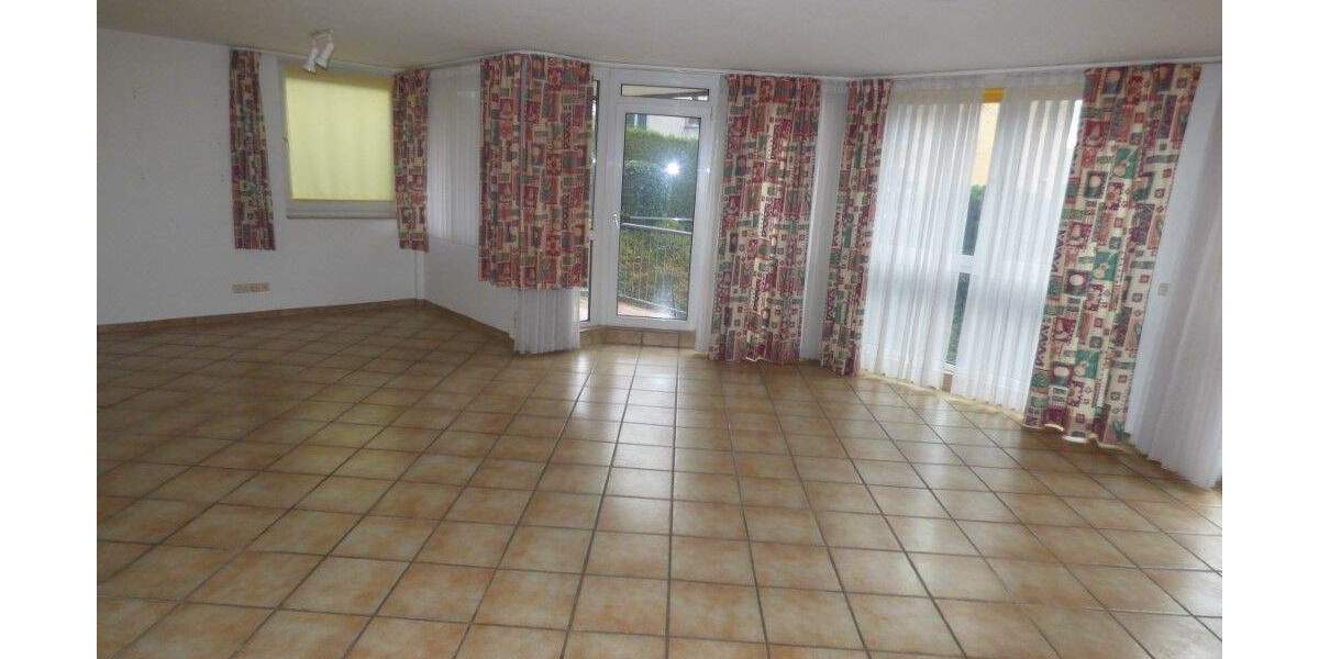 Bensberg - zentrale Ruhiglage (dank Seitenstraße), 2 Zimmer, 2 Balkone, Dusch- und Wannenbad mit Fenster und separates Gäste-WC 2 zimmer