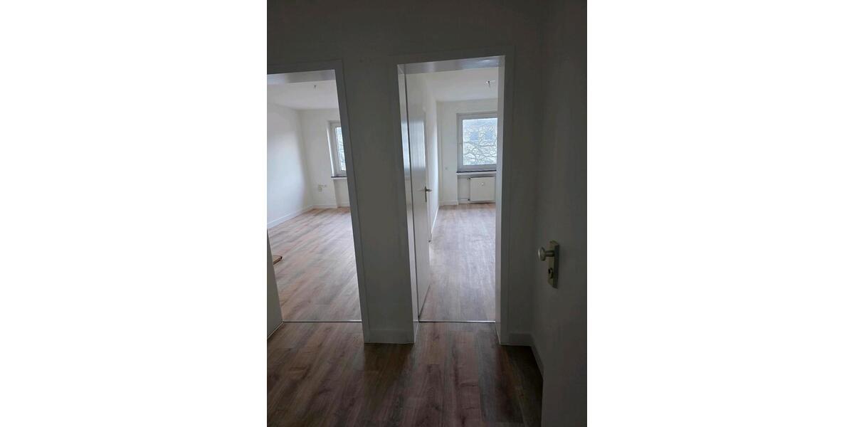 Frisch Renovierte Wohnung direkt an der Uni für 2er WG geeignet 2 zimmer