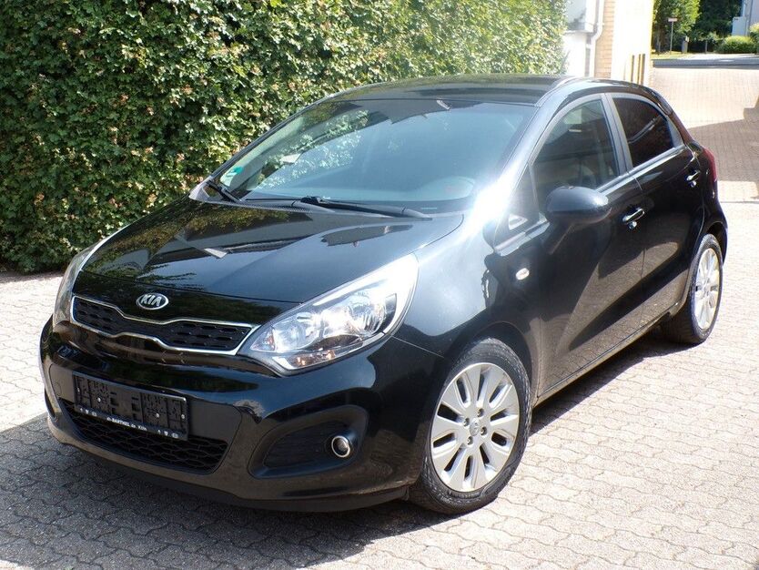 Kia Rio 163.000 km 3.940 € Düsseldorf 40468