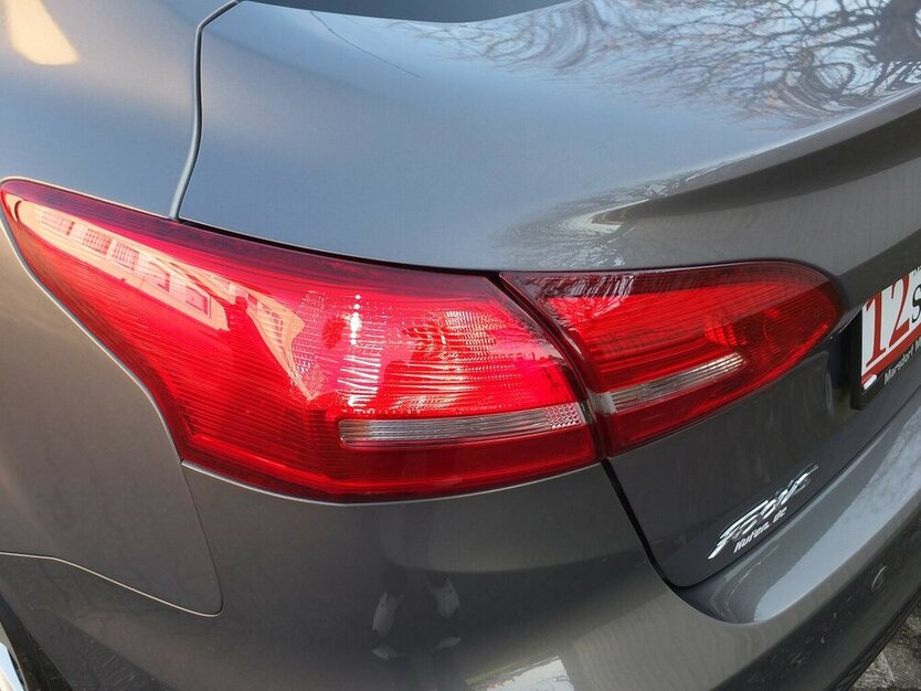 Ford Focus STUFENHECK KLIMAUTOMATIK PARKPILOT 118.919 km 7.304 € Köln 50858