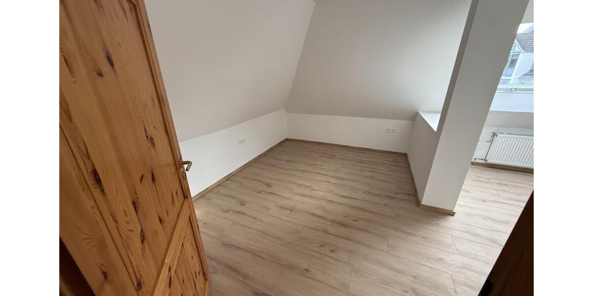 Etagenwohnung Bergisch Gladbach Gronau - 5 Zimmer, 135 m&sup2;, 1.700&euro; | Angebot:25646820