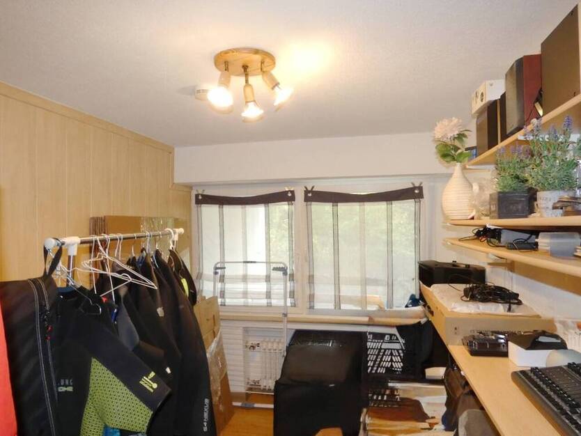 ECHT FAMILIENTAUGLICH - 5- Zimmer Erdgeschoss-Maisonette mit Balkon, Loggia + Terrasse