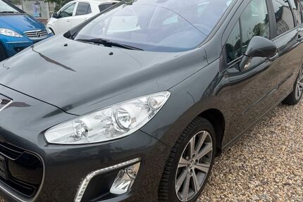 Peugeot 308 174.500 km 2.450 &euro; Leverkusen 51371