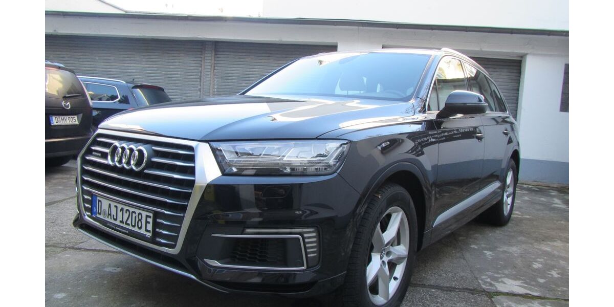 Audi Q7 101.000 km 32.990 € Düsseldorf 40210