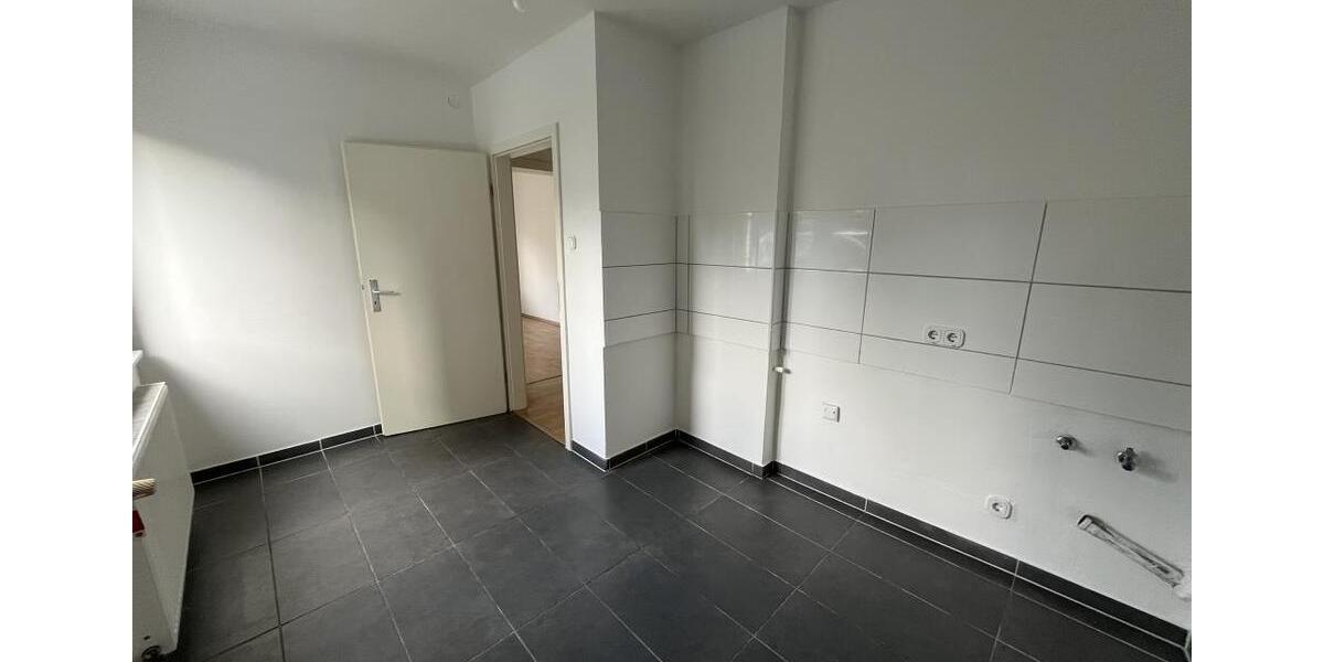 Erdgeschoßwohnung Solingen Mitte - 1 Zimmer, 37 m&sup2;, 300&euro; | Angebot:26470276