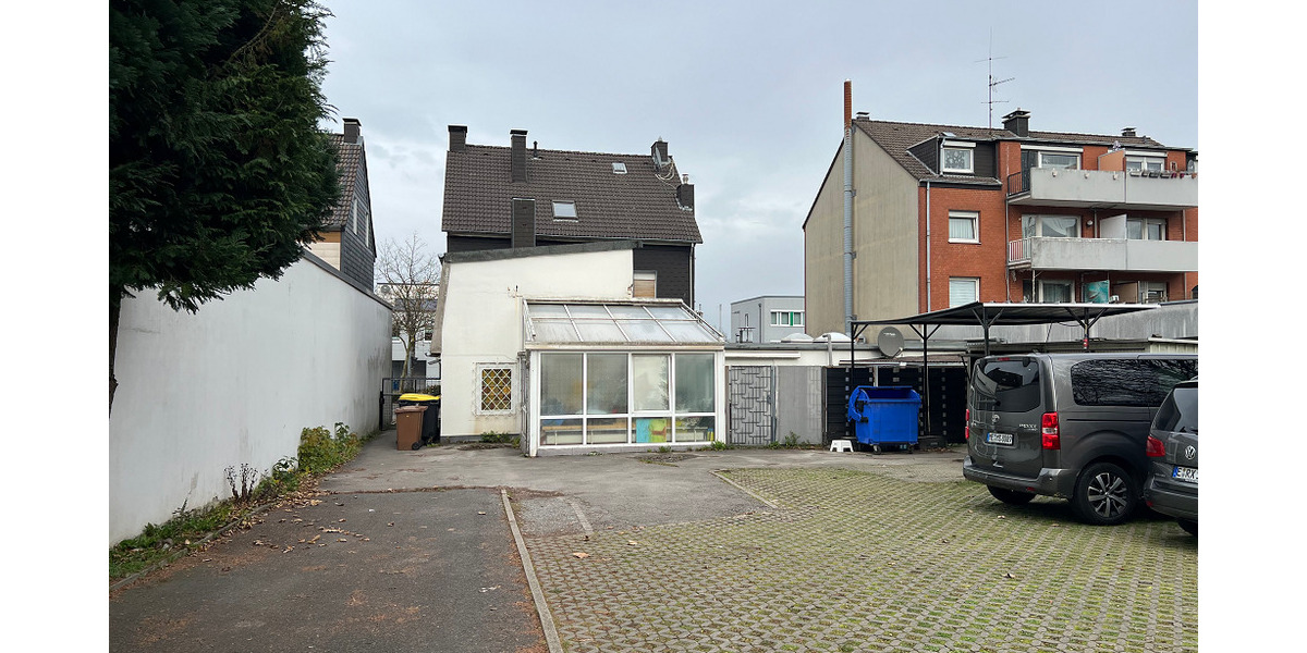 Investorenobjekt mit 3 Wohnungen, 2 Ladenlokalen und Erweiterungsmöglichkeiten zimmer