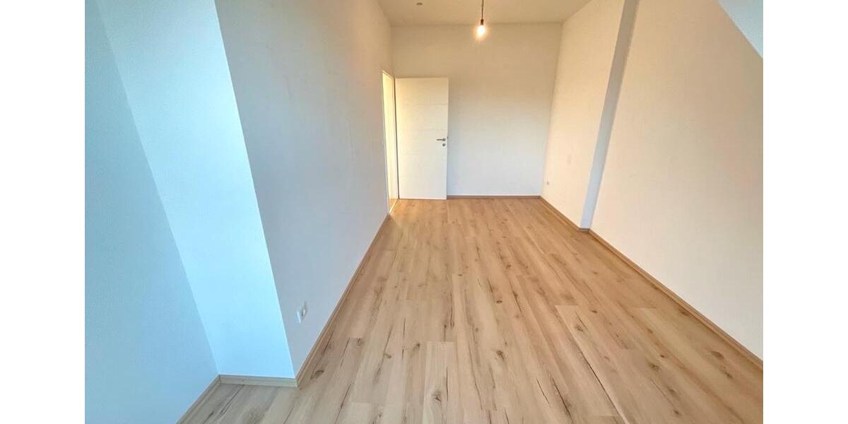 Wunderschöne 4 Zimmerwohnung mit Balkon, erster Monat mietfrei 4 zimmer