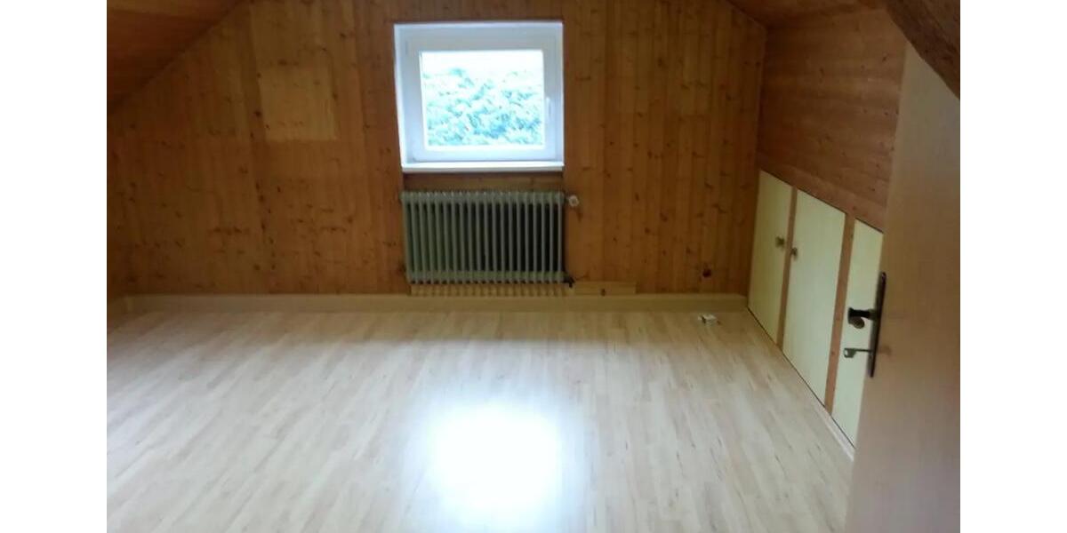 Maisonettenwohnung Solingen - 5 Zimmer, 125 m&sup2;, 1.200&euro; | Angebot:25852007