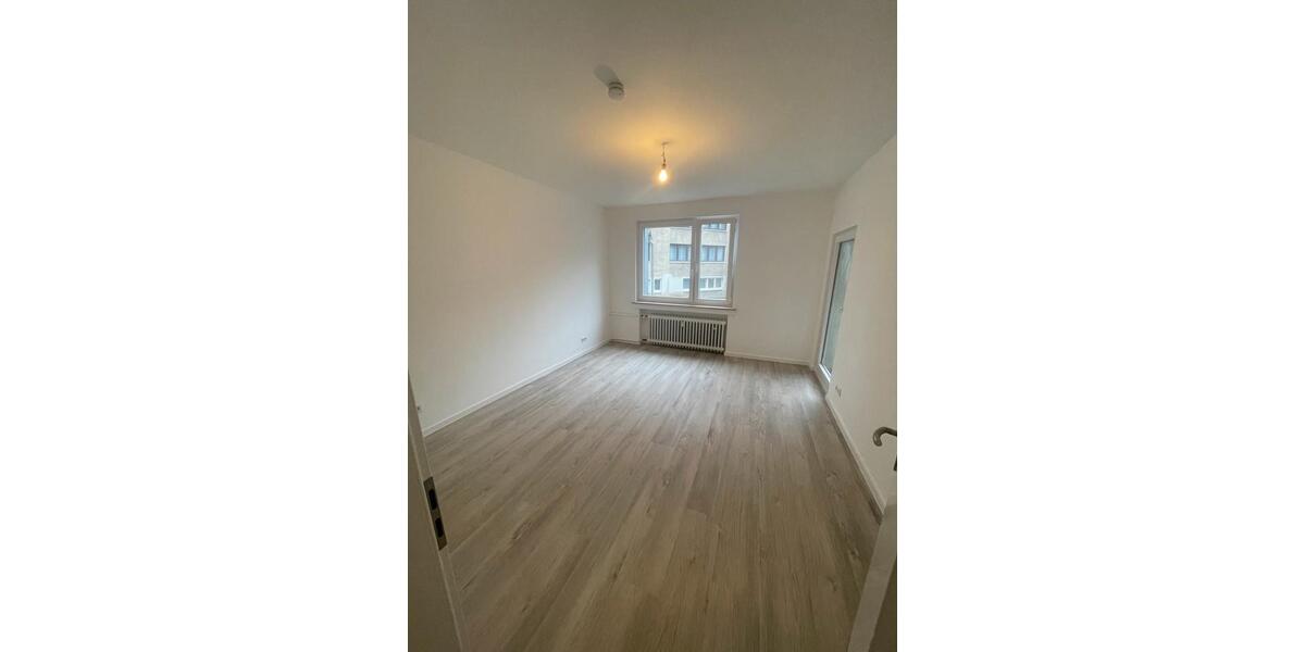 Etagenwohnung Düsseldorf Stadtmitte - 4 Zimmer, 120 m&sup2;, 737&euro; | Angebot:25718233