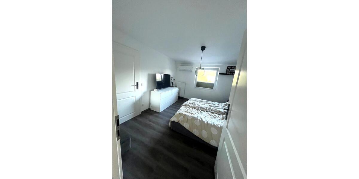 Dachgeschoßwohnung Solingen Mitte - 3 Zimmer, 93 m&sup2;, 1.300&euro; | Angebot:26521883