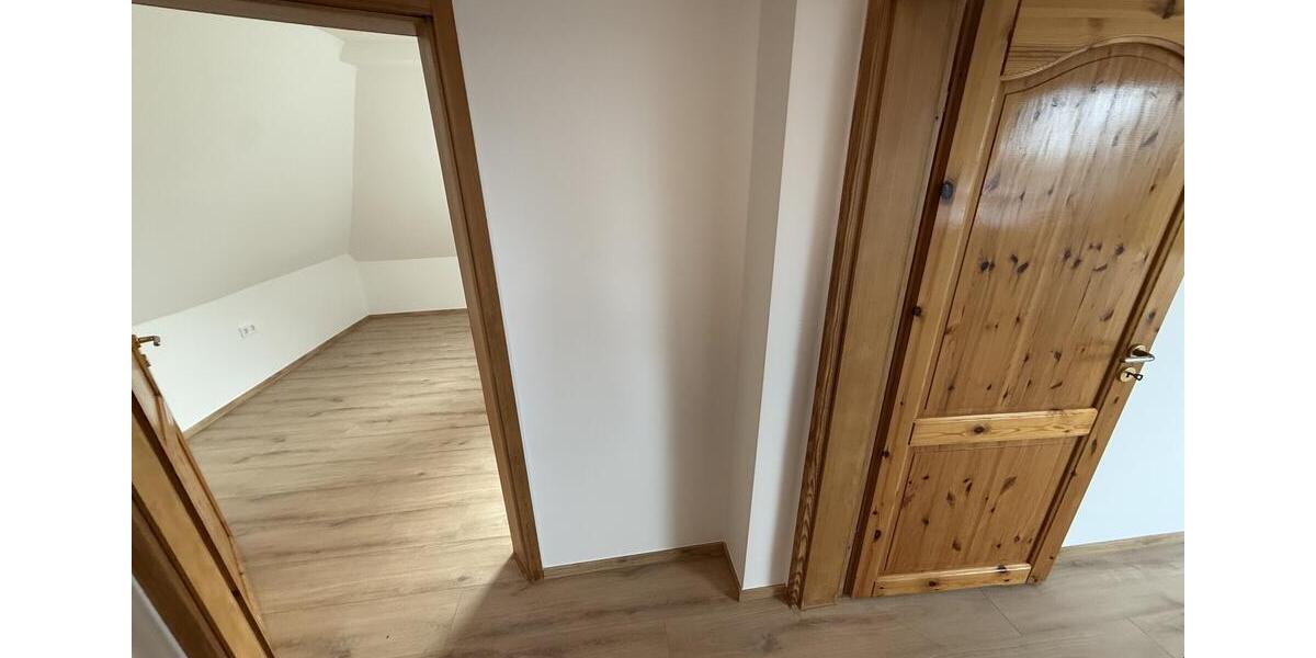 Etagenwohnung Bergisch Gladbach Gronau - 5 Zimmer, 135 m&sup2;, 1.700&euro; | Angebot:25646820