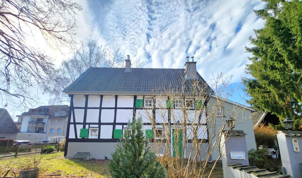Einfamilienhaus Bergisch Gladbach Paffrath - 4 Zimmer, 155 m&sup2;, 2.350&euro; | Angebot:25715770
