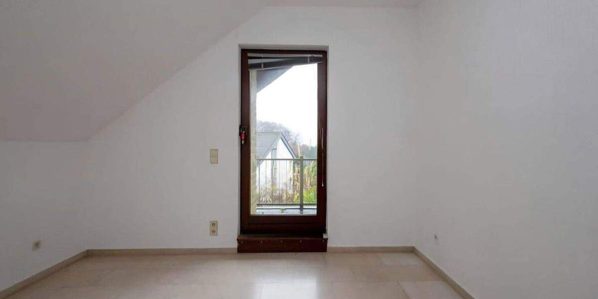 Etagenwohnung Odenthal Glöbusch - 4 Zimmer, 135 m&sup2;, 1.950&euro; | Angebot:25804038