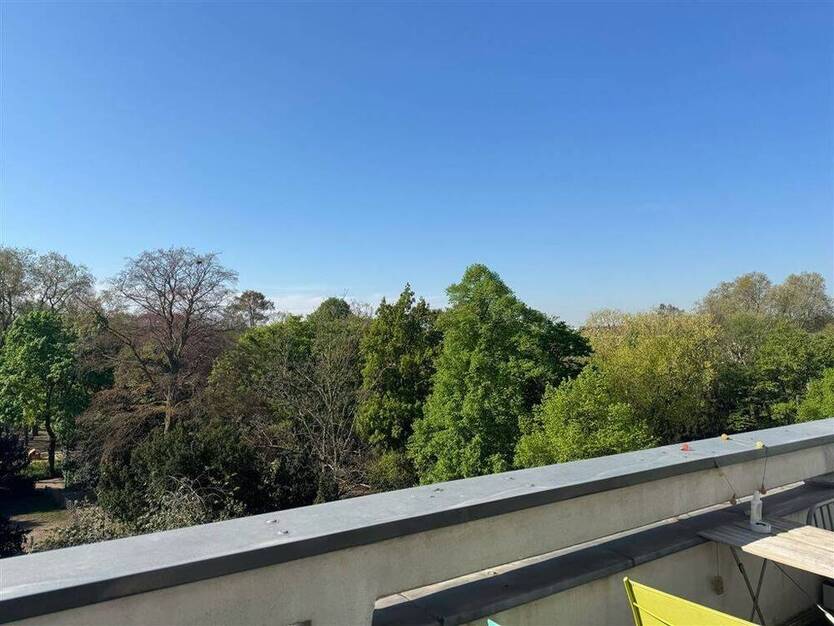 Etwas Besonderes! Blick ins Grüne ! Penthouse Art !