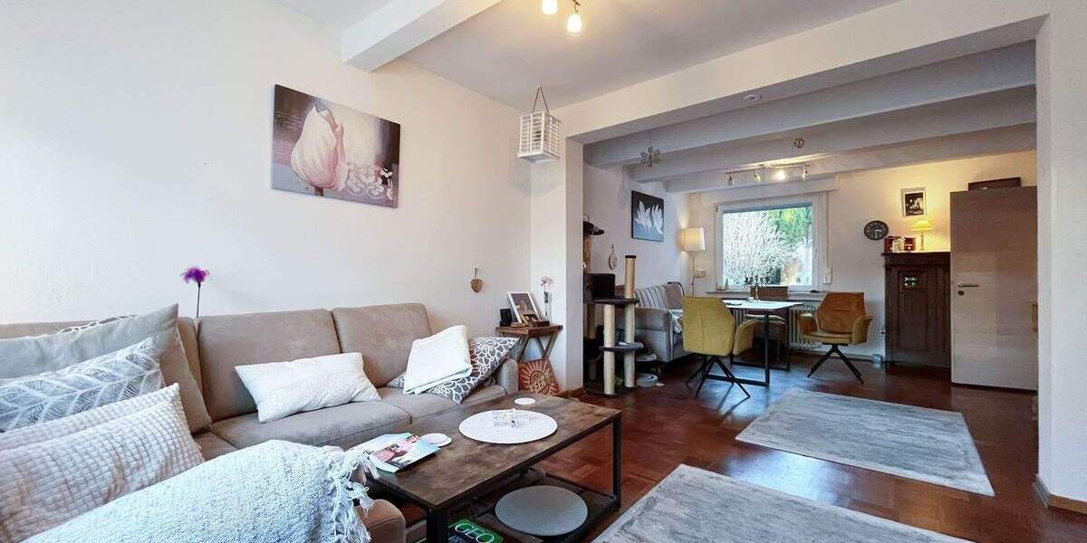 Attraktive Doppelhaushälfte mit großem Garten, Doppelgarage und 5 Zimmern! 5 zimmer