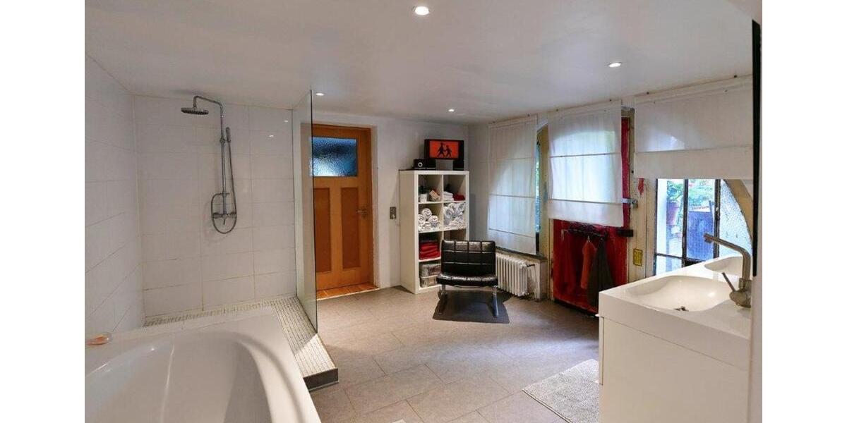 Renditestarkes Mehrfamilienhaus mit Altbaucharme-Toplage 15 zimmer