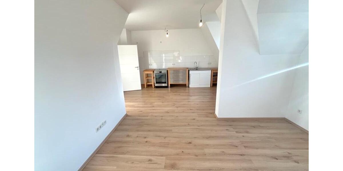 Wunderschöne 4 Zimmerwohnung mit Balkon, erster Monat mietfrei 4 zimmer