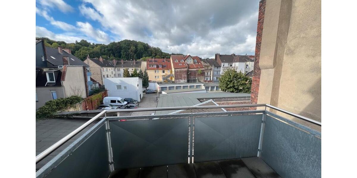 Frisch renovierte 3-Zimmer-Wohnung in zentraler Lage 3 zimmer