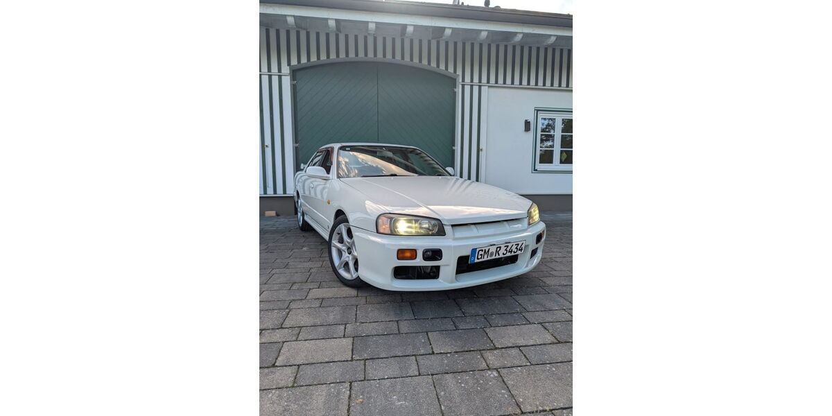 Nissan Skyline 178.000 km 25.990 &euro; Hückeswagen 42499