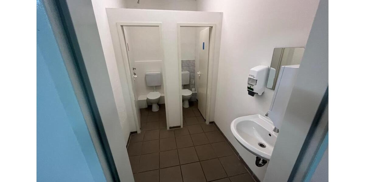 TOP sanierte 400m2 Halle Büros in historischem Ambiente ! zimmer