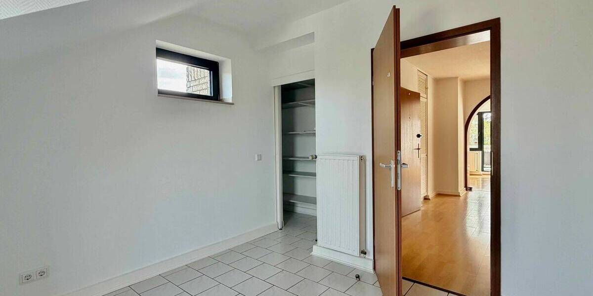 Etagenwohnung Düsseldorf Lierenfeld - 3 Zimmer, 88 m&sup2;, 1.000&euro; | Angebot:26247302