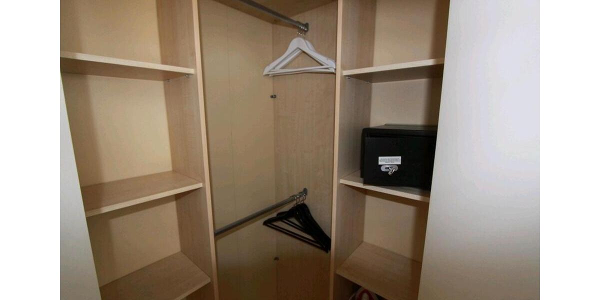 2,5 Zi. Wohnung, Tiefgarage, Keller, zentral, sehr strandnah 3 zimmer