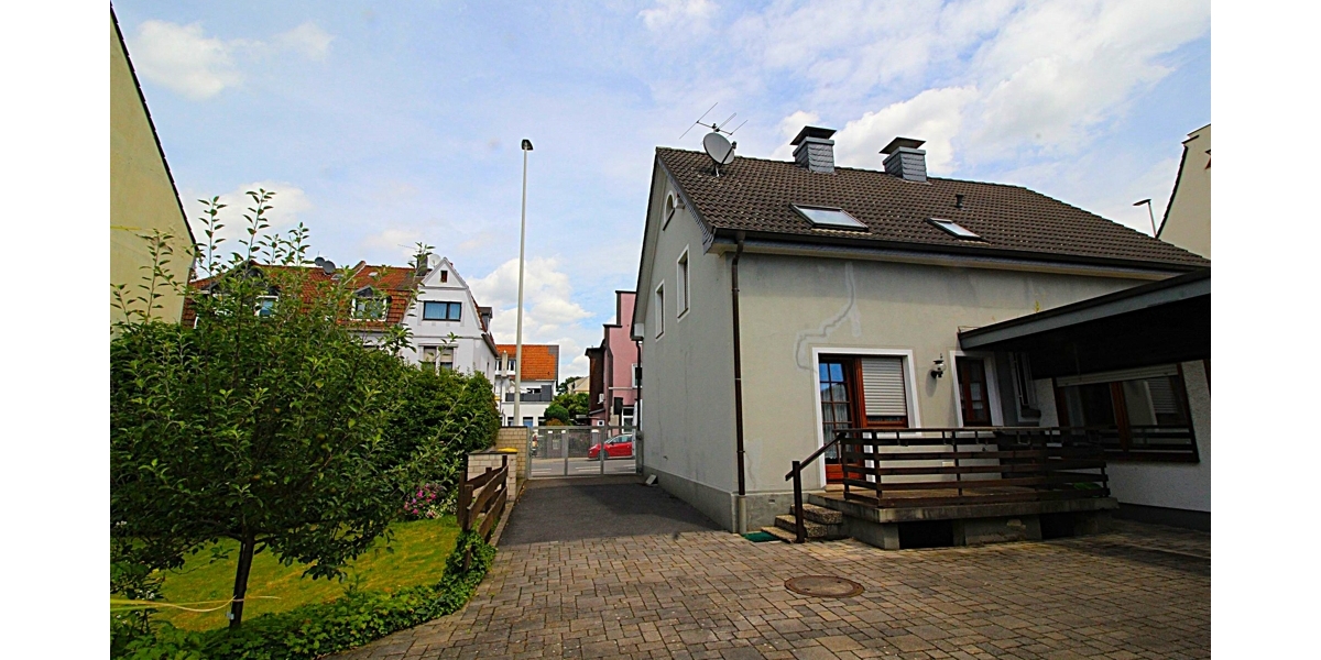 Kernsaniertes Einfamilienhaus mit (Bau)-Grundstück und großem Anbau mit vielen Nutzungsmöglichkeiten 5 zimmer