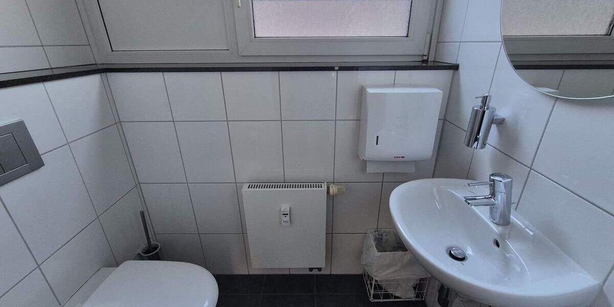 Gewerbeobjekt Remscheid Lennep - 4 Zimmer, 660&euro; | Angebot:26176314